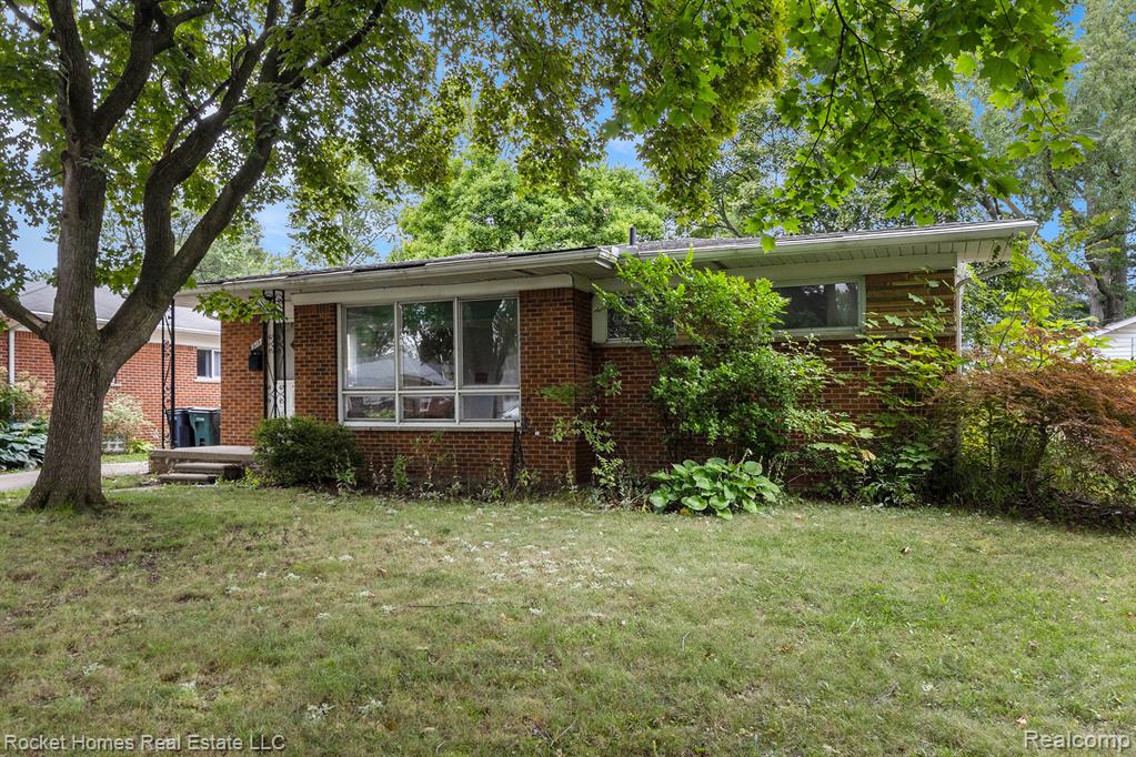 915 Englewood Avenue, Royal Oak, MI 48073 — Photo 2