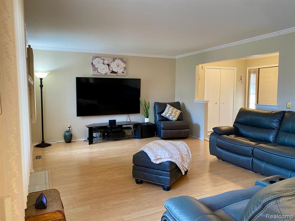41962 STRATTON Drive, Clinton Twp, MI 48038 — Photo 16