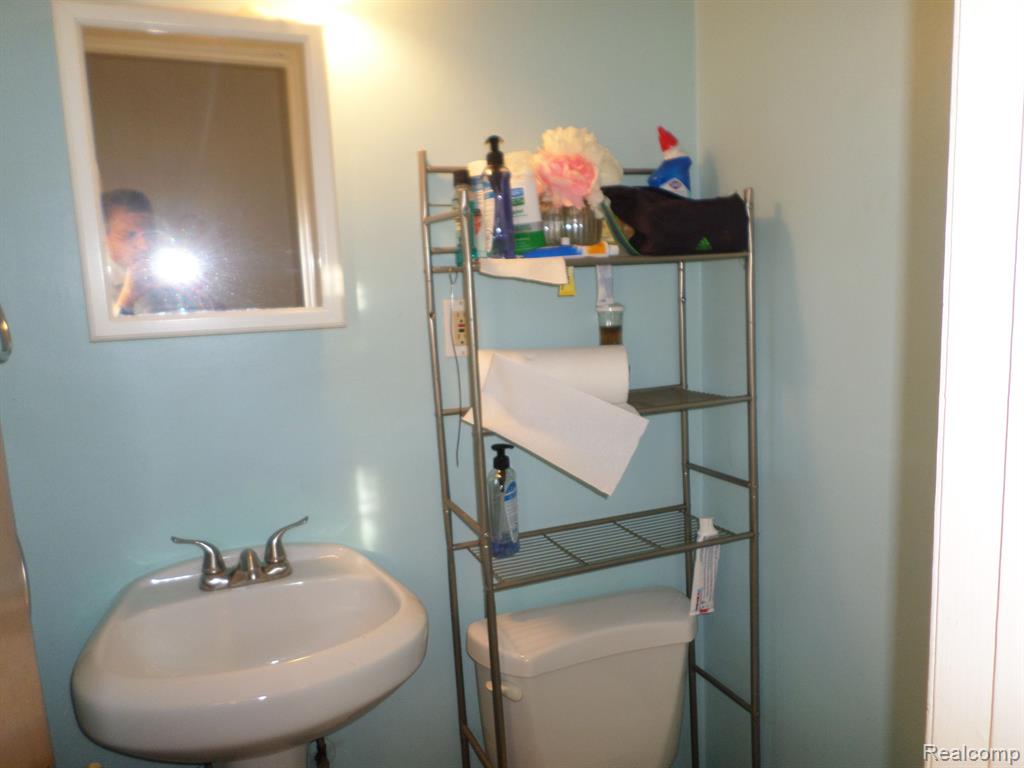 8386 N COLONIAL Street, Dearborn Heights, MI 48127 — Photo 23