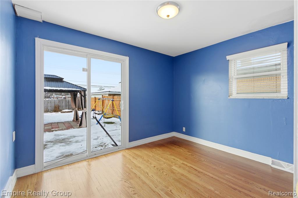 6545 Robindale Avenue, Dearborn Heights, MI 48127 — Photo 11