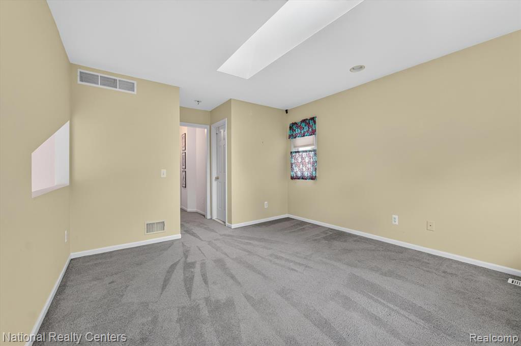2915 Allison Lane, Highland, MI — Photo 25