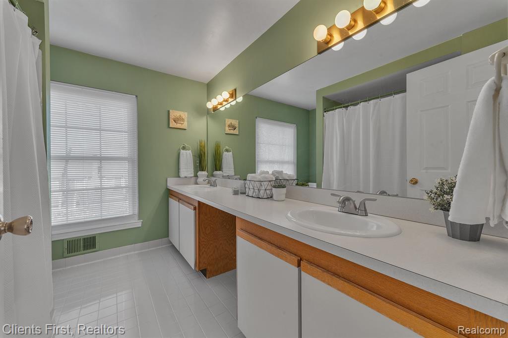 46408 DOUBLETREE Road, Canton, MI 48187 — Photo 37