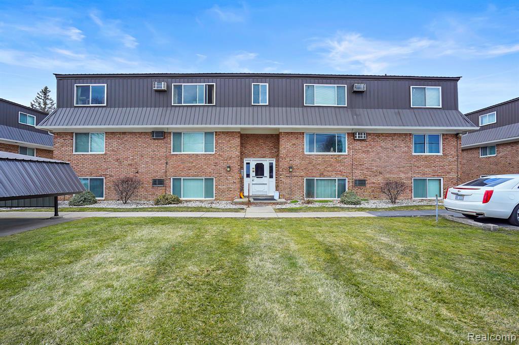 1627 S Riverside Avenue, St. Clair, MI 48079 — front exterior