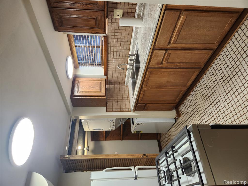 8463 Hillpoint Drive, Brighton, MI 48116 — Photo 11