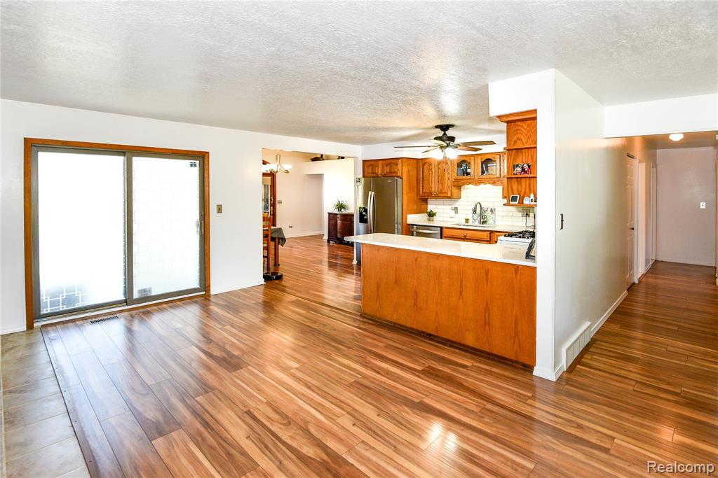 47940 Mallard Drive, Chesterfield, MI 48047 — Photo 47