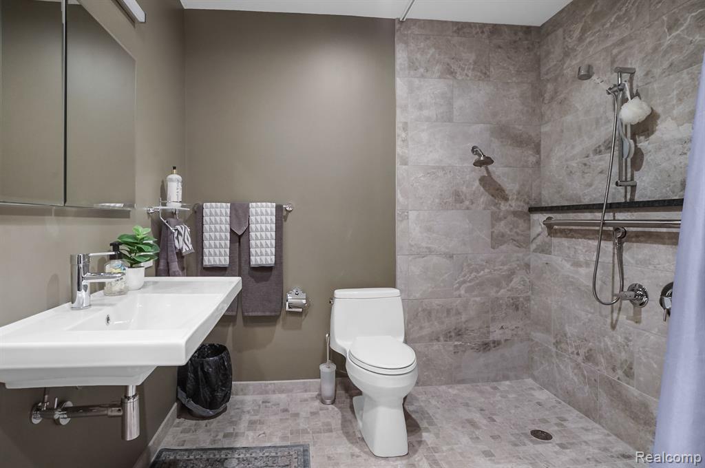 8261 STAGHORN Trail, Clarkston, MI 48348 — Photo 46