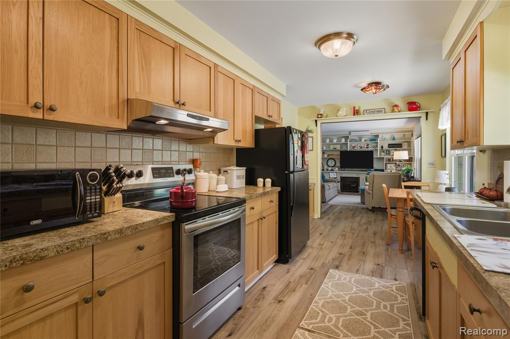 9466 Marilyn Avenue, Plymouth, MI 48170 — Photo 17