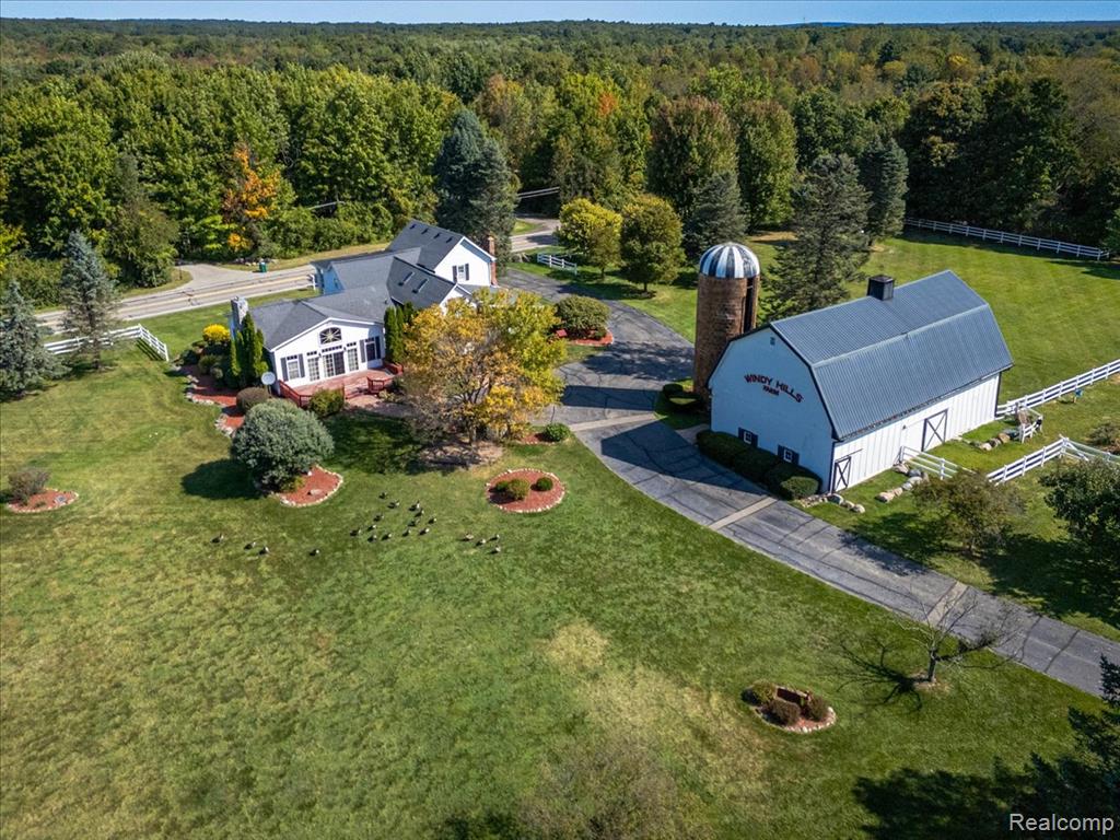3305 Lakeville Road, Oxford, MI 48370 — front exterior