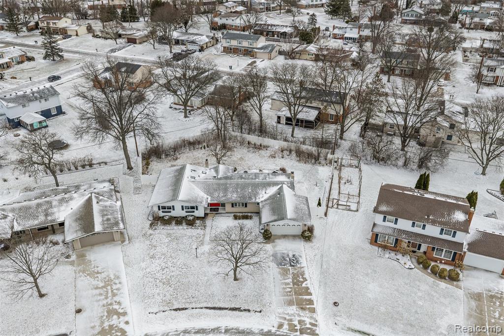 25376 Lyncastle Street, Farmington, MI, 48336