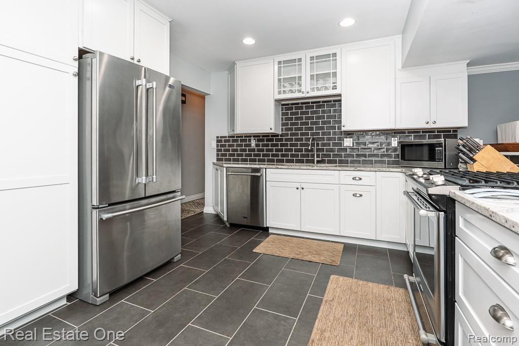 4196 Grayton Drive, Waterford, MI 48328 — Photo 5