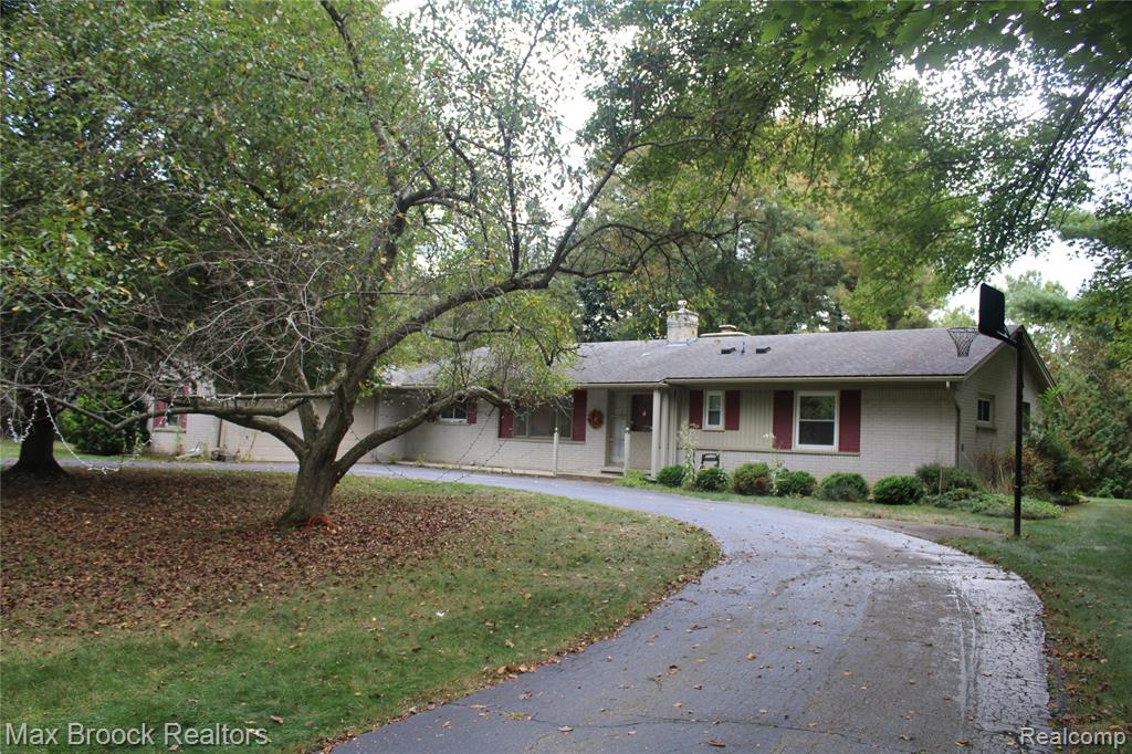 423 Dalebrook Lane, Bloomfield Hills, MI 48301 — Photo 2
