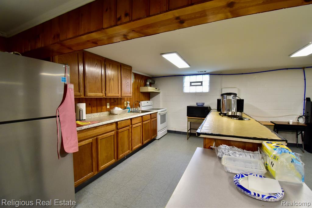 730 E AUBURN Road, Rochester Hills, MI 48307 — Photo 8