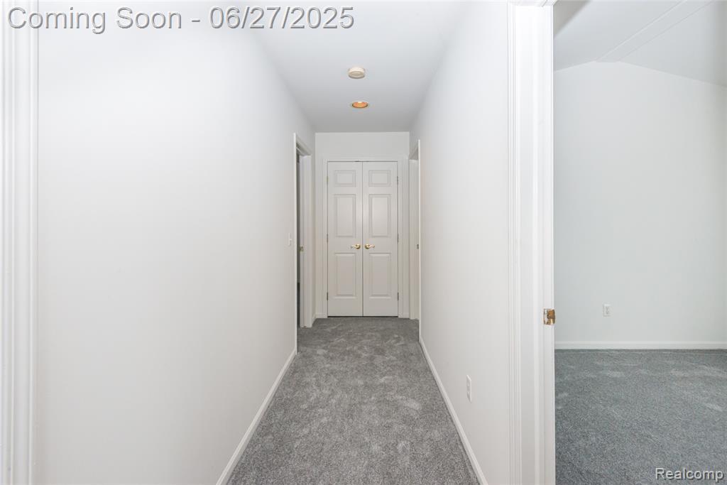 67 LARCHWOOD Drive, Troy, MI 48083 — Photo 13