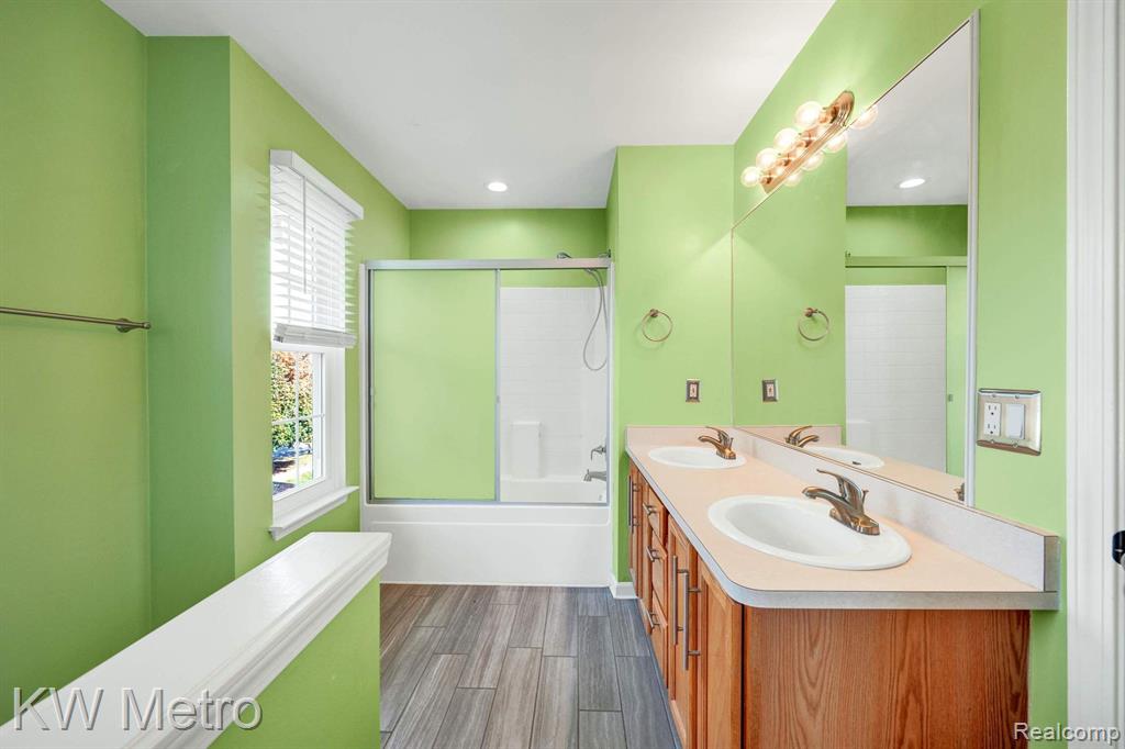 8590 BARRINGTON Drive, Ypsilanti, MI 48198 — Photo 41