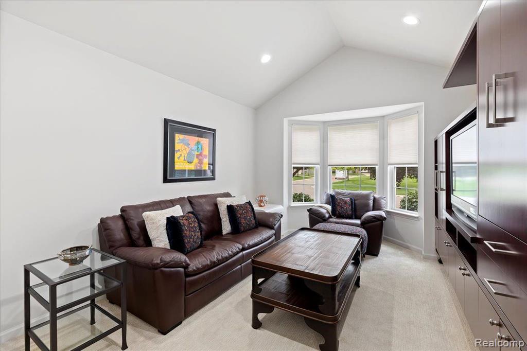 2076 RED MAPLE Lane, Commerce Twp, MI 48390 — Photo 17