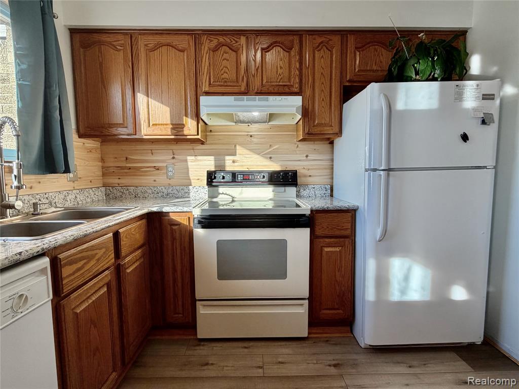 28428 Weddel Avenue, Brownstown, MI 48183 — Photo 10