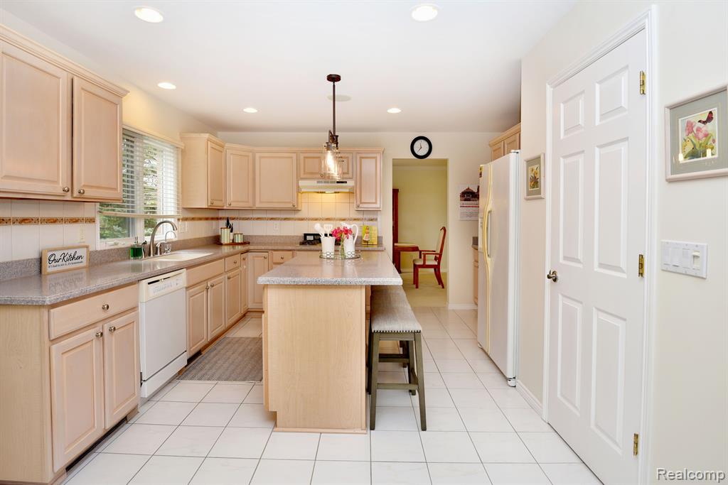 4297 SPRINGBROOK Drive, Sterling Heights, MI 48314 — Photo 12