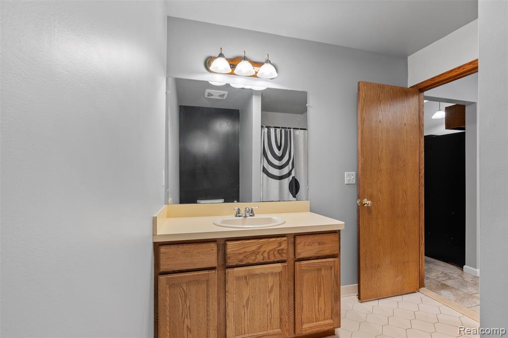 815 Esther Drive, Lake Orion, MI 48362 — Photo 13