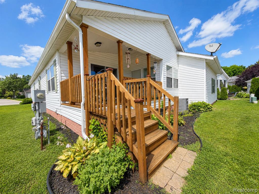 551 Twin Lakes Drive, MI — Photo 38