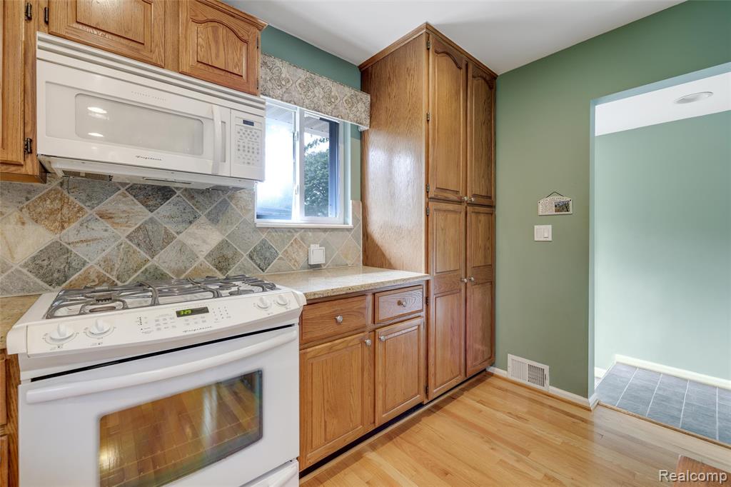 31698 Southview Street, Beverly Hills, MI 48025 — Photo 20