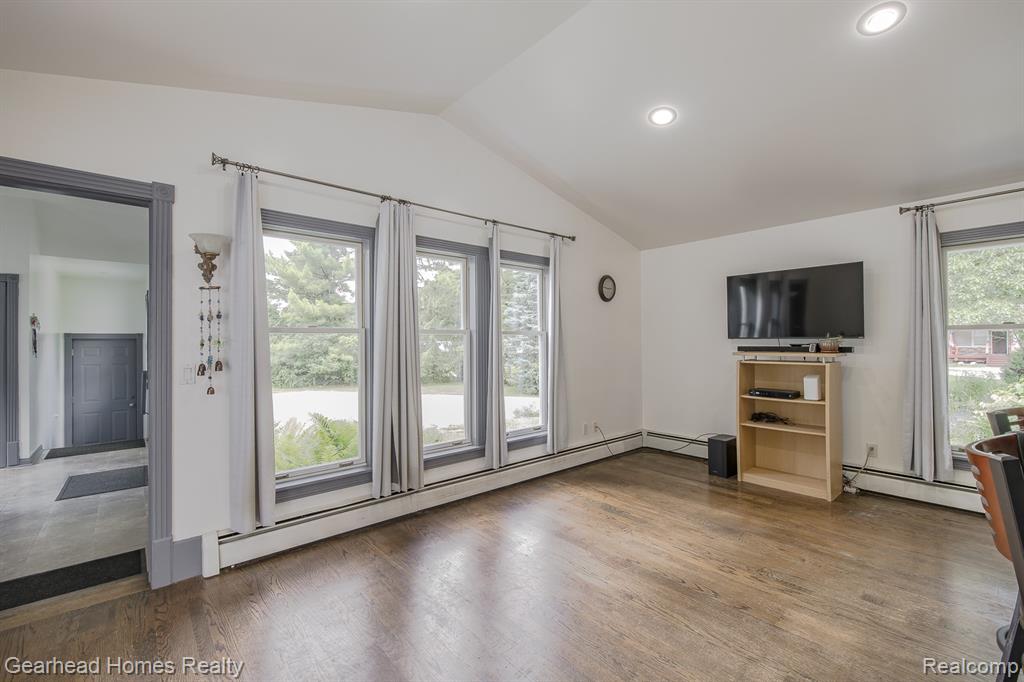 6296 Elizabeth Lake Road, Waterford, MI 48327 — Photo 18
