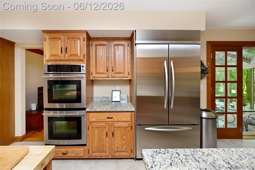 5684 Sussex Court, Troy, MI 48098 — Photo 11