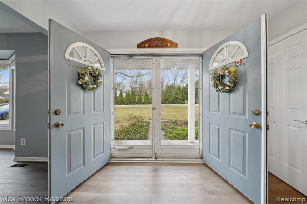 4488 BEACH Road, Troy, MI 48098 — Photo 5