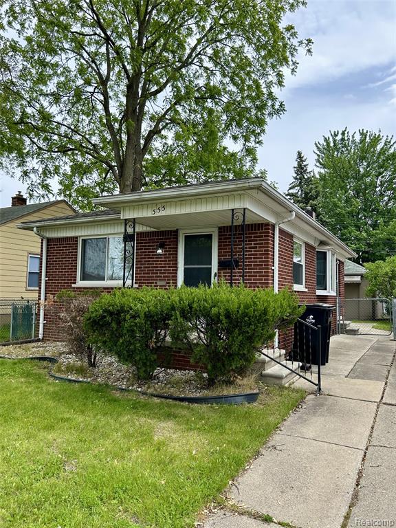 555 Antoine Street, Wyandotte, MI 48192 — Photo 2