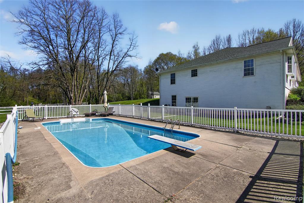 7233 Hague Avenue, Jackson, MI 49201 — Photo 32