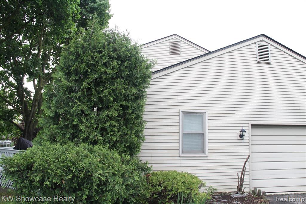 5226 Green Road, West Bloomfield, MI 48323 — Photo 43