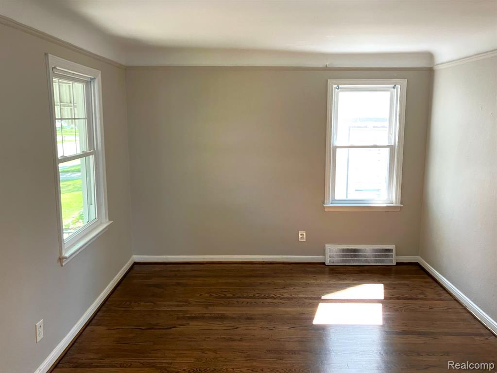 8112 COOLIDGE Avenue, Center Line, MI 48015 — Photo 9