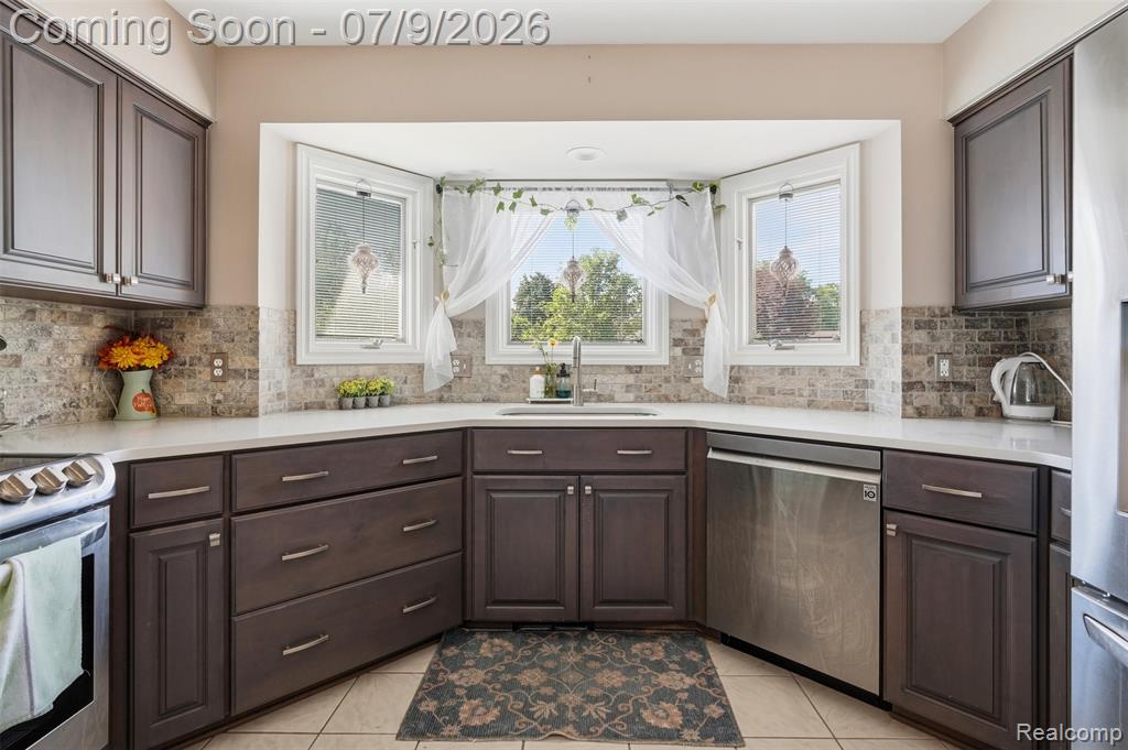 6786 Jasmine Drive, Troy, MI 48098 — Photo 10