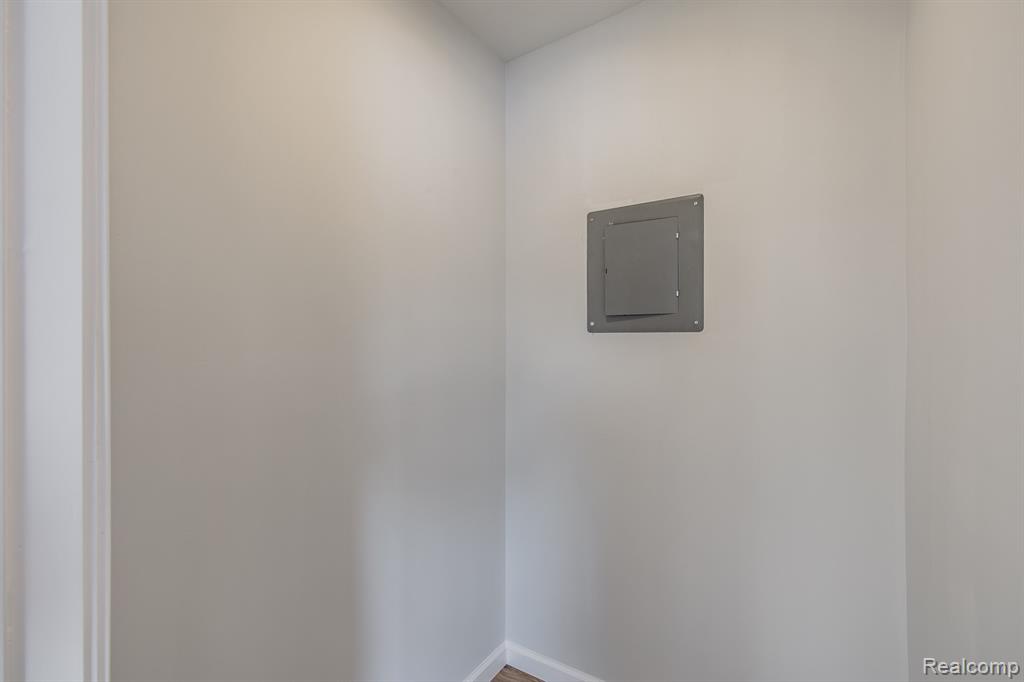 4075 Kempf Street, Waterford, MI 48329 — Photo 18