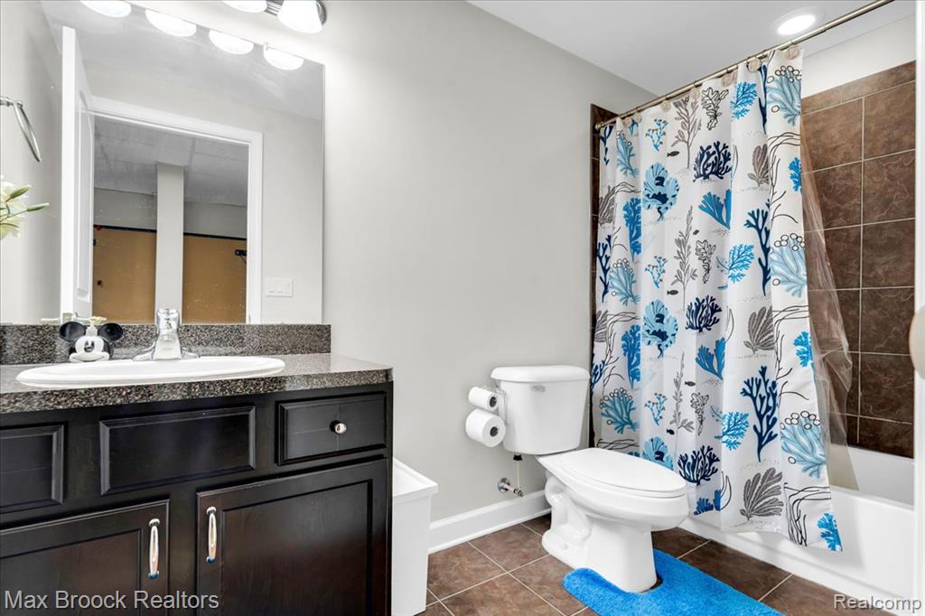 27023 Ladbroke Street, Novi, MI — Photo 47