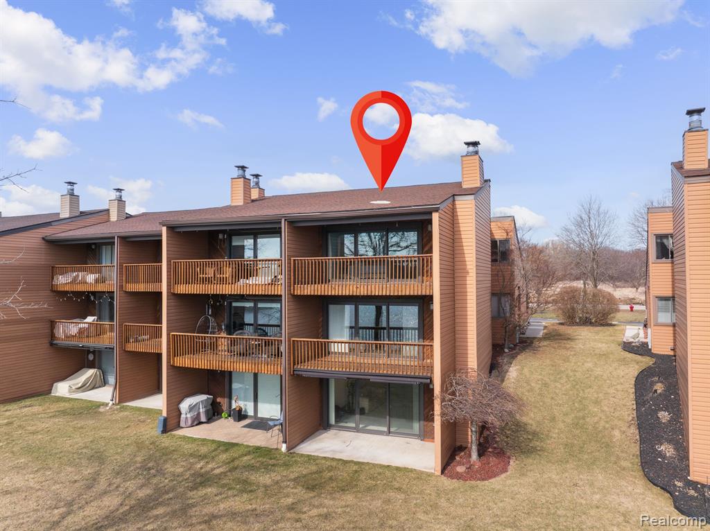 48041 BAYSHORE Drive, Belleville, MI 48111 — Photo 2
