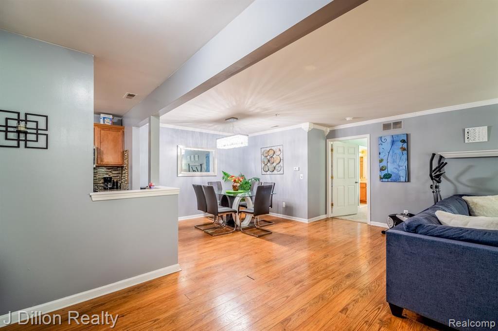 4275 DEESIDE Drive, Brighton, MI 48116 — Photo 4