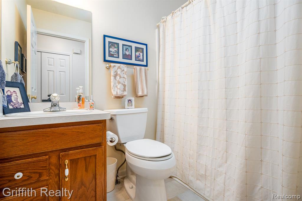 850 CALPERNIA, Wixom, MI 48393 — Photo 23