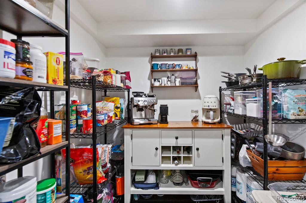 716 WOODLAWN Avenue, Royal Oak, MI 48073 — Photo 27