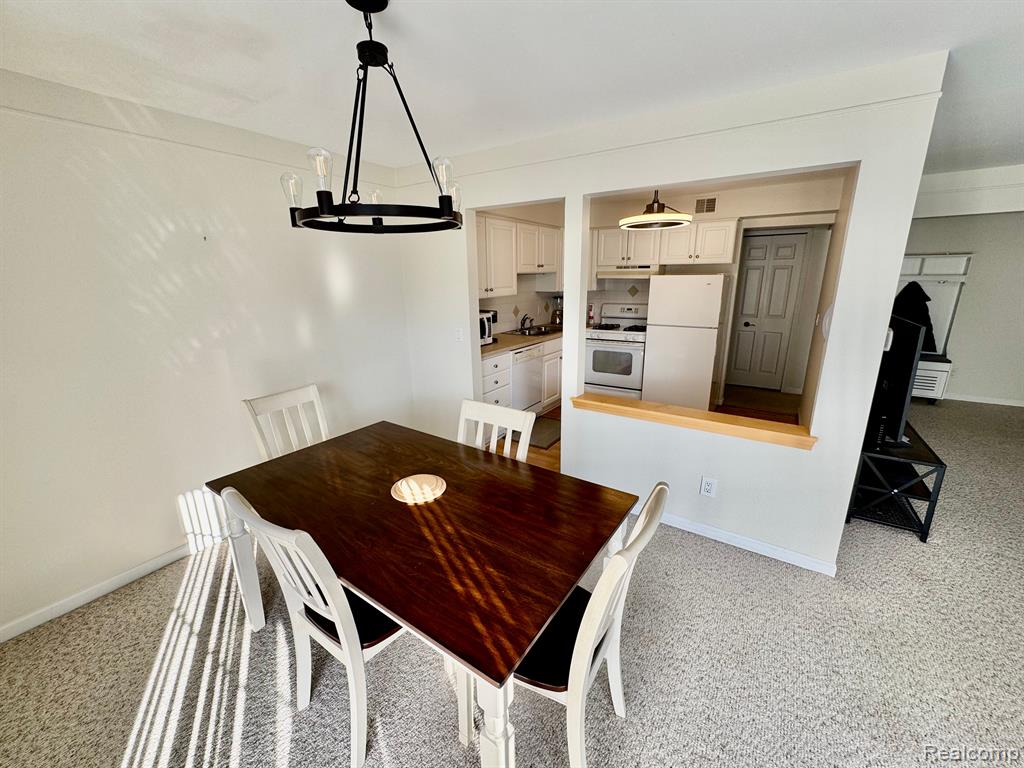 488 FOX HILLS Drive S, Bloomfield Hills, MI 48304 — Photo 6
