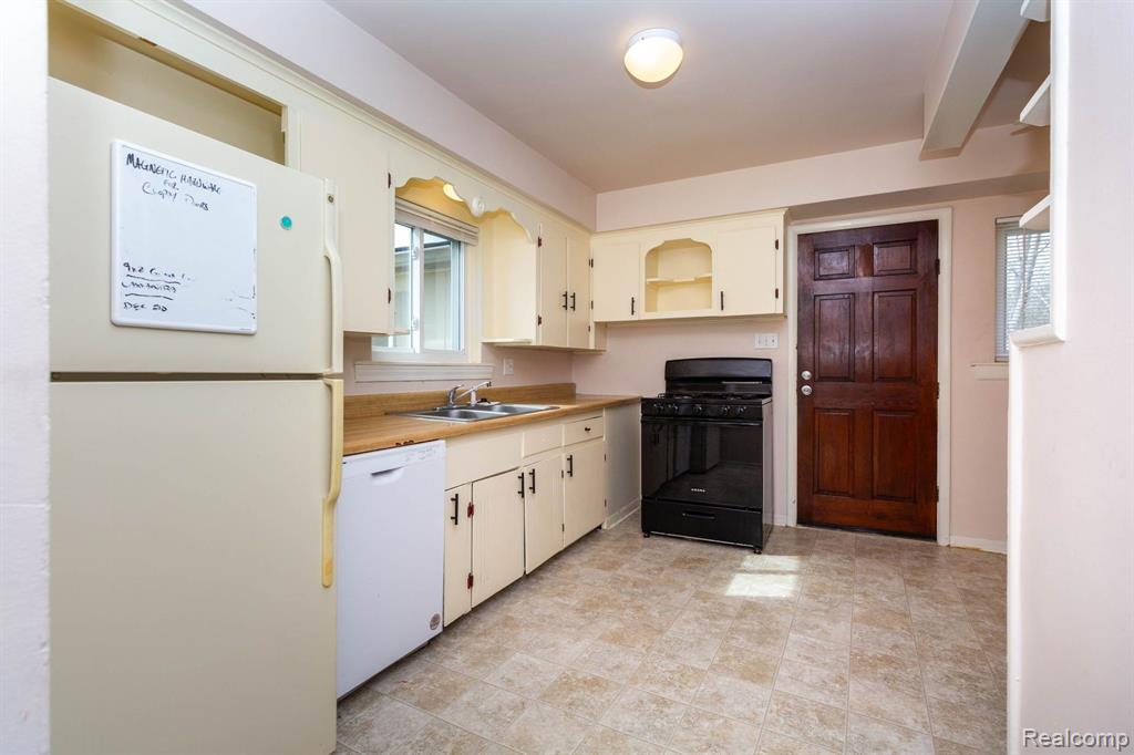 8175 BELLMAN, Shelby Twp, MI 48316 — Photo 9