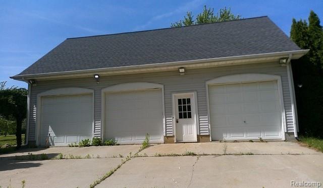 561 S Elba Road, Lapeer, MI 48446 — Photo 2