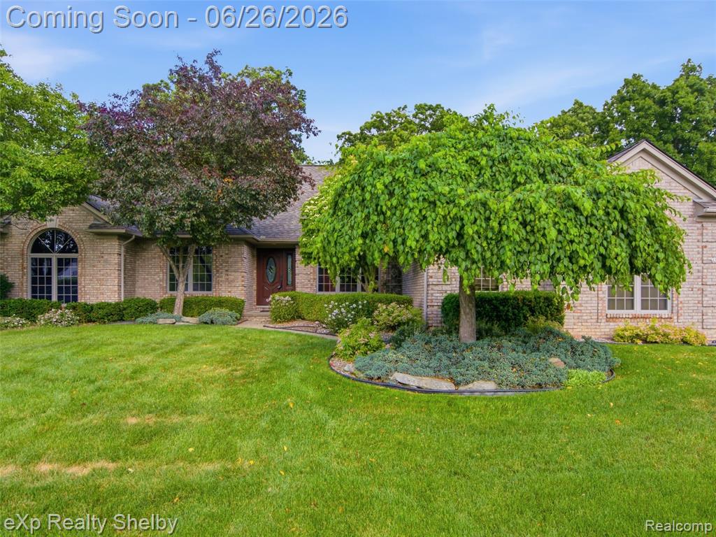 56432 Cromwell Court, Utica, MI 48316 — Photo 2