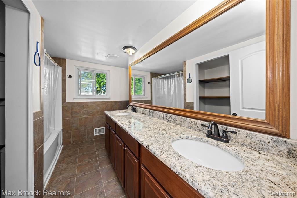 41544 Dequindre Road, Sterling Heights, MI 48314 — Photo 28