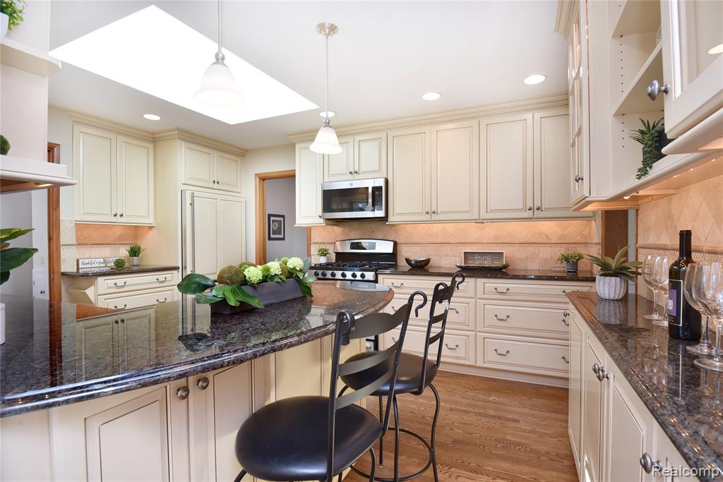 18146 Riverside Drive, Beverly Hills, MI 48025 — Photo 13