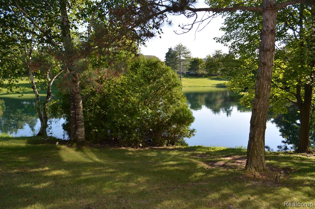 5227 POTOMAC Run N, West Bloomfield, MI — Photo 2