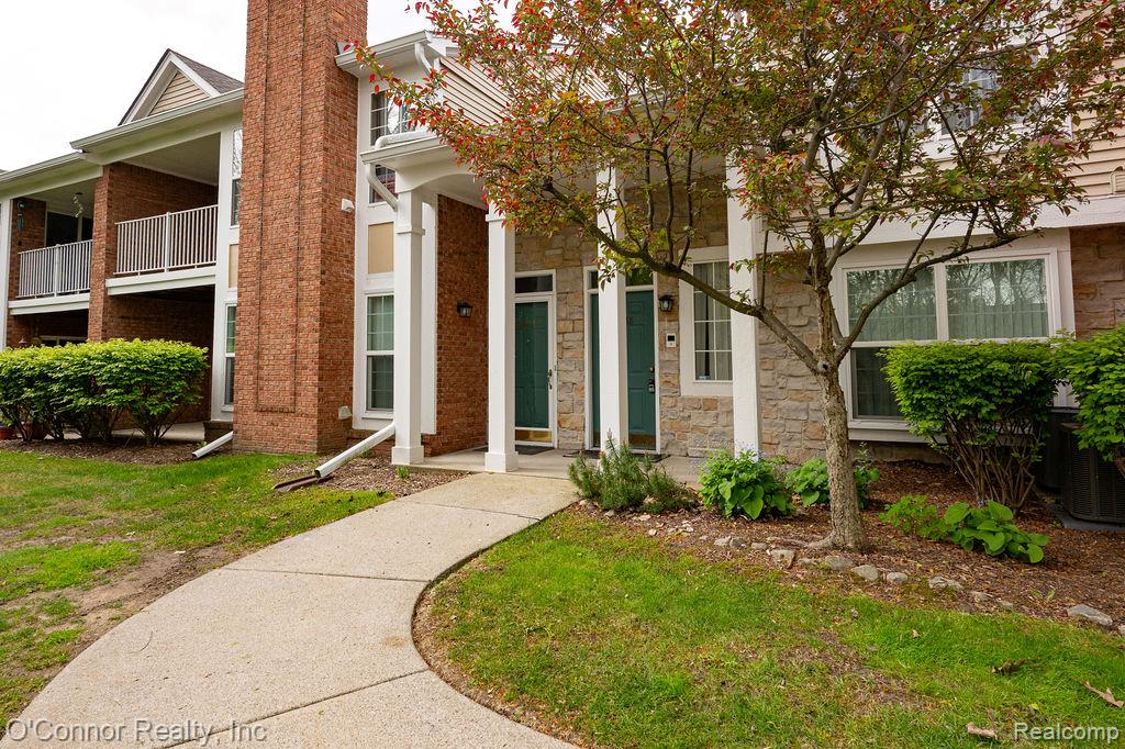 56288 Troon North, Shelby Twp, MI 48316 — front exterior