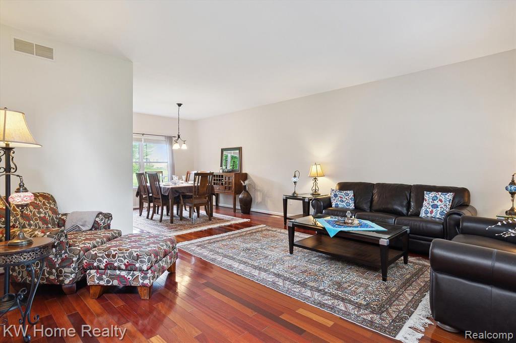 4672 NUTMEG Drive, Ypsilanti, MI 48197 — Photo 8
