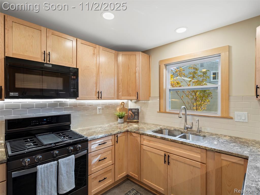 774 Southampton Court, Auburn Hills, MI 48326 — Photo 15