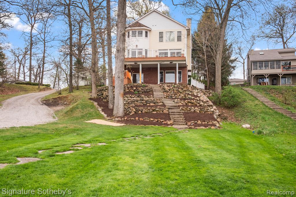 5027 GROVER Drive, Brighton, MI 48116 — Photo 2