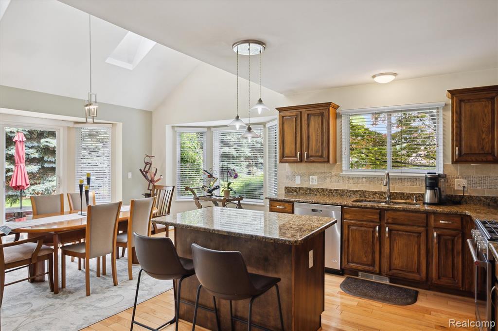 5061 Whitby Drive, Sterling Heights, MI 48314 — Photo 11